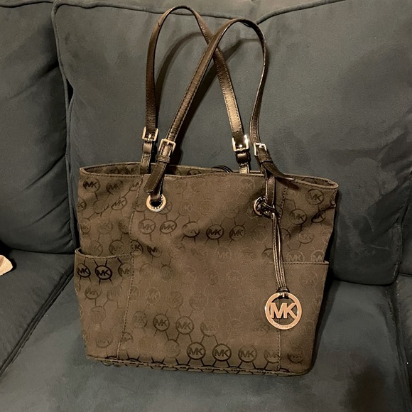 Michael Kors large signature canvas tote bag black with silver - Picture 1 of 3